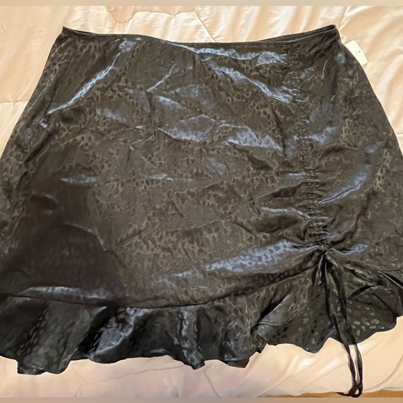 Black cheetah print silk skirt - Picture 1 of 9
